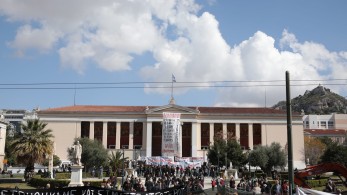 Πλήθος κόσμου στις συγκεντρώσεις για τα Τέμπη – Κλειστοί δρόμοι – Πώς λειτουργούν τραμ και μετρό