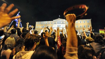 Καθαρίζουν οι λεκέδες από τα αυγά και τις τομάτες;