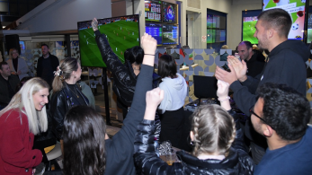 Αξέχαστη ποδοσφαιρική βραδιά σε κατάστημα ΟΠΑΠ στο Χαλάνδρι – Γκολ, θέαμα στο Λίβερπουλ-Ρεάλ και εκπλήξεις από το Πάμε Στοίχημα