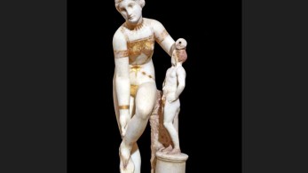 “Η Αφροδίτη με το χρυσό μπικίνι” – Ένας απρόσμενος επισκέπτης στο Μουσείο Ακρόπολης