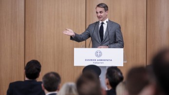 Μητσοτάκης προς υγειονομικούς: Κάνατε τη διαφορά στην πανδημία – Σημαντικές παρεμβάσεις στην Υγεία την επόμενη 4ετια