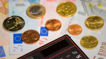 Handelsblatt: Σημαντική μείωση του χρέους στην Ελλάδα-Δυναμική ανάπτυξη