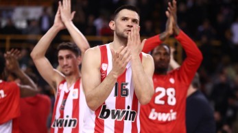 Άνετα στον τελικό ο Ολυμπιακός