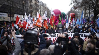 Γαλλία: Πολιτική κρίση στον ορίζοντα – Βροχή οι προτάσεις μομφής κατά της κυβέρνησης