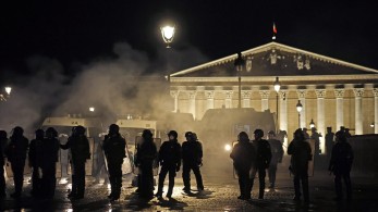 Μια «χούφτα ψήφοι» θα κρίνουν την τύχη της γαλλικής κυβέρνησης