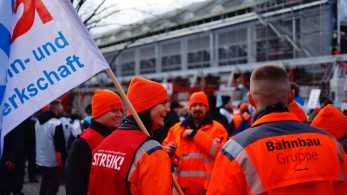 Γερμανία: Χάος στις συγκοινωνίες και τις μεταφορές – 24ωρη απεργία για αυξήσεις 10,5%