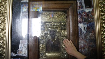 “Χαίρε κεχαριτωμένη, ο Κύριος μετά σου”