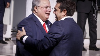 Άγιο είχαμε…: Ο Κοτζιάς εξηγεί πως “εξουδετέρωσε” τον… Τράμπ (Βίντεο)