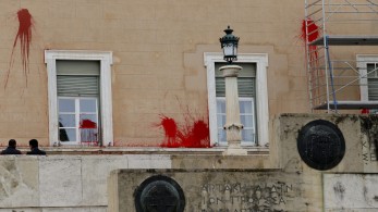 Ο αγιάτρευτος «έρωτας» του ΣΥΡΙΖΑ για τον Ρουβίκωνα