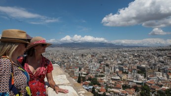 «Πετάει» η Αθήνα – Αυξημένη κατά 69,9% η πληρότητα των ξενοδοχείων το πρώτο δίμηνο σε σχέση με πέρυσι