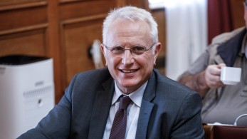 “Το δικαιούτο η σύζυγός μου” υποστηρίζει ο Ραγκούσης για το δάνειο