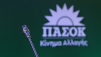 ΠΑΣΟΚ: Άδοξο τέλος της στροφής Τσίπρα – Ανοχή στις προγραφές η επιστροφή Πολάκη