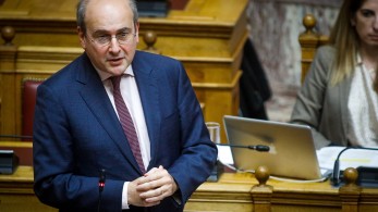 Χατζηδάκης: Δεν φοβόμαστε μείωση θέσεων εργασίας λόγω της αύξησης του κατώτατου μισθού