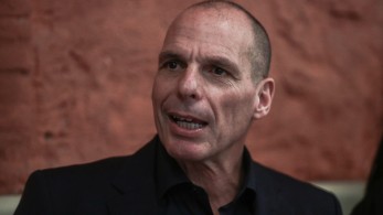 Βαρουφάκης: Δεν ήταν αναρχικοί… μπράβοι της νύχτας ήταν-Καταδίκασε την επίθεση ο πολιτικός κόσμος