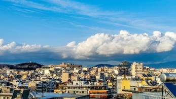 Καιρός: Με ηλιοφάνεια και άνοδο της θερμοκρασίας η 25η Μαρτίου