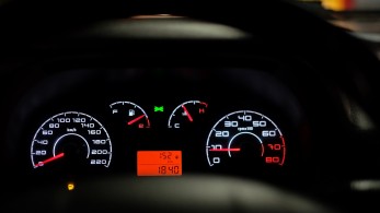 Η ΕΕ ενέκρινε οριστικά το τέλος των θερμικών κινητήρων σε νέα αυτοκίνητα από το 2035