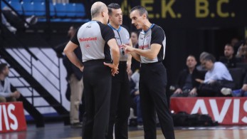 ΑΕΚ – Παναθηναϊκός: Συνελήφθη αστυνομικός για χειρονομίες προς τους οπαδούς