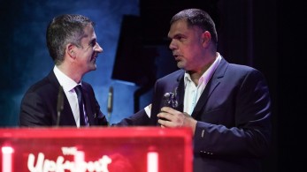 Συγκινητική βράβευση του Δημήτρη Παπανικολάου από τον Κ. Μπακογιάννη