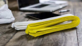 Νέες αποκαλύψεις για τον προπονητή στην Ηλιούπολη: Η απουσία πτυχίου και η ενδοοικογενειακή βία