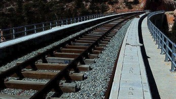 Συνάντηση Γεραπετρίτη – σιδηροδρομικών: Πώς και πότε θα επαναλειτουργήσουν τα τρένα – Λεωφορεία σε ορισμένες διαδρομές