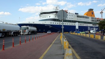 Χειροπέδες σε 22χρονη οδηγό που παρέσυρε 80χρονο στο λιμάνι του Πειραιά