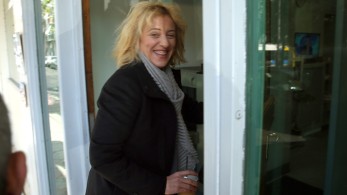 Η Δούρου δεν κοιμάται ήσυχη: Από το άδειο ψυγείο στην αγωνία για το… κεραμίδι της (Βίντεο)