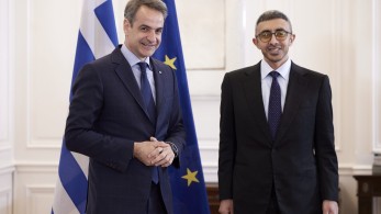 Συνάντηση Μητσοτάκη με υπουργό Εξωτερικών των ΗΑΕ: Ενίσχυση συνεργασίας σε επενδύσεις, ενέργεια, κλίμα