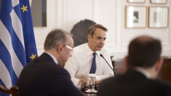 Έκτακτες ενισχύσεις σε αγρότες και κτηνοτρόφους – Μητσοτάκης: Έμπρακτο το ενδιαφέρον της πολιτείας