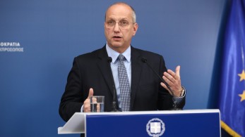 Live η ενημέρωση από τον κυβερνητικό εκπρόσωπο Γιάννη Οικονόμου