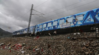 “Σφύριξαν” ξανά τα τρένα – Η στιγμή που το Intercity περνάει από το σημείο της τραγωδίας