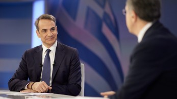 Επικό τρολάρισμα Μητσοτάκη σε Τσίπρα για το “Παραμύθι με καφέ”: Είναι πρόοδος, μέχρι τώρα το σέρβιρε… ξεροσφύρι