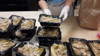 «Γεύμα Αγάπης» με ζωντανή μουσική για άστεγους την Κυριακή του Πάσχα στο Ρουφ