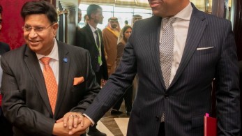 Ο Βρετανός ΥΠΕΞ καλεί σε αυτοσυγκράτηση στο Σουδάν