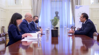 Συνάντηση Δένδια με τον νέο πρεσβευτή του Πακιστάν