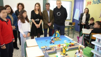 Ο Δήμαρχος Πειραιά Γιάννης Μώραλης σε σχολεία της πόλης