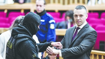 Μην ξεχάσουμε το έγκλημα και μας μείνει η γριά…