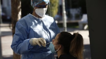 Εβδομαδιαία έκθεση ΕΟΔΥ: 44 θάνατοι από Covid – 69 διασωληνωμένοι – ένας νεκρός από γρίπη