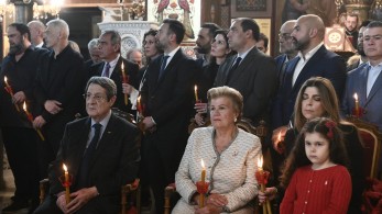 Παρουσία του πρώην Προέδρου της Κύπρου η Ακολουθία του Επιταφίου στην Ιερά Μητρόπολη Πειραιώς (Φωτογραφίες – Βίντεο)
