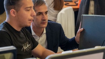 Δήμος Αθηναίων: Με νέες ταχύτητες λειτουργεί η Γραμμή «1595» για την εξυπηρέτηση των δημοτών