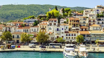 “Άλωσε” το μετρό του Λονδίνου η Σκιάθος