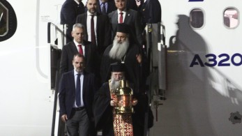 Έφτασε το Άγιο Φως στην Ελλάδα – Κατσανιώτης: «Ας ευχηθούμε να μας καθοδηγεί και να ενδυναμώνει την πίστη μας»
