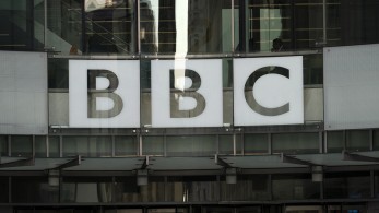 Παραιτήθηκε ο πρόεδρος του BBC – Παραβίασε κανόνες για δημόσιους διορισμούς