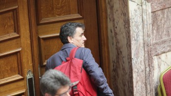 Η καλύβα του… Τσακαλώτου και το τρίτο μνημόνιο