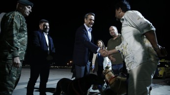 Σουδάν: Στην Ελευσίνα το C-130 με 39 απεγκλωβισμένους – Στο πλευρό τους ο Μητσοτάκης