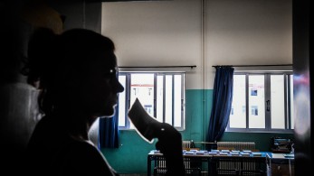 Θα πάνε στις κάλπες οι νέοι; – Τι δείχνει δημοσκόπηση της Opinion Poll