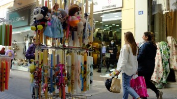 «Ανάσα» στο λιανεμπόριο από τις πασχαλινές αγορές