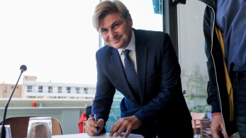 Αυτόκλητος συνήγορος του Τσακαλώτου ο Φαραντούρης