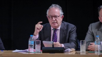Αλιβιζάτος: Έχει δίκιο ο Μητσοτάκης να λέει ότι μπορεί να επιχειρηθεί κυβέρνηση “ηττημένων”