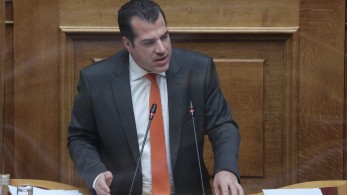 Θάνος Πλεύρης: Αριστεριστές του επιτέθηκαν στα Πετράλωνα -Έριξαν γιαούρτια στα παιδιά του