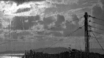 Συννεφιασμένη Κυριακή: Βροχές και μικρή άνοδος της θερμοκρασίας – Η πρόγνωση για την Πρωτομαγιά